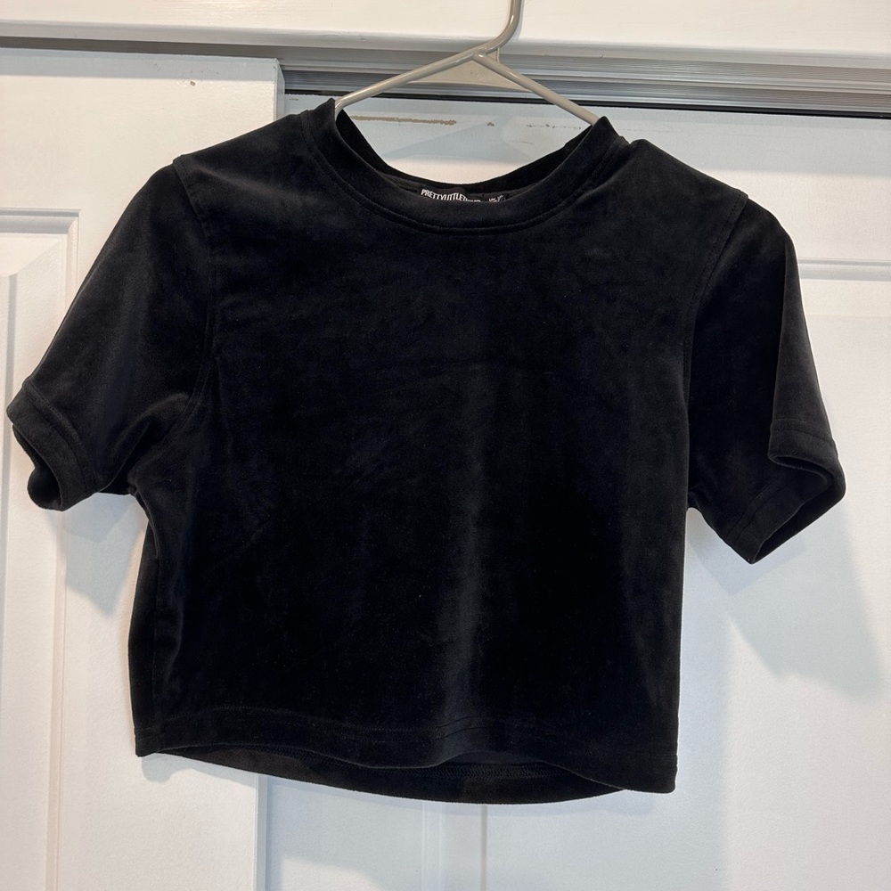 PrettyLittleThing Black Tee